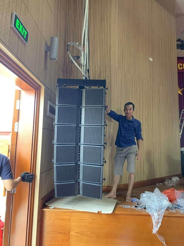 Treo hệ thống loa Line Array